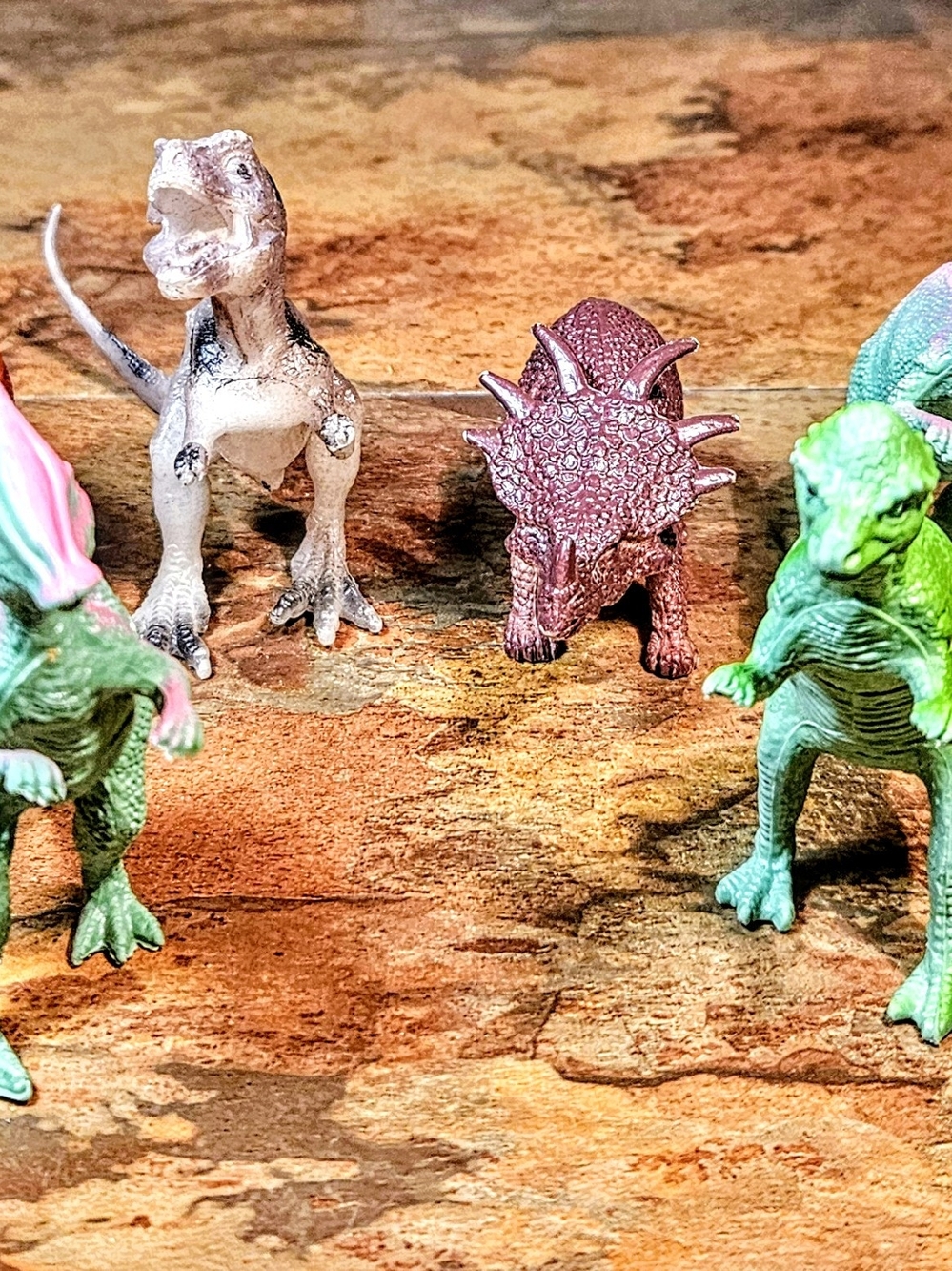 6-Lot Mud Size Dinosaur Toy Set - Multicolor Play Figures for Kids